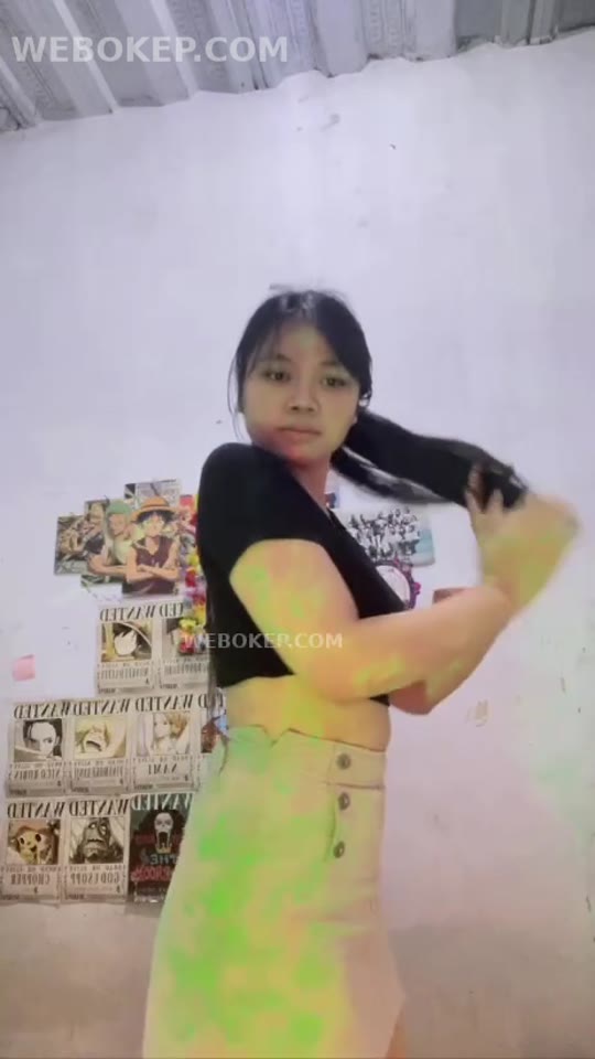 aini lagi gabut dan mencoba joget seksih
